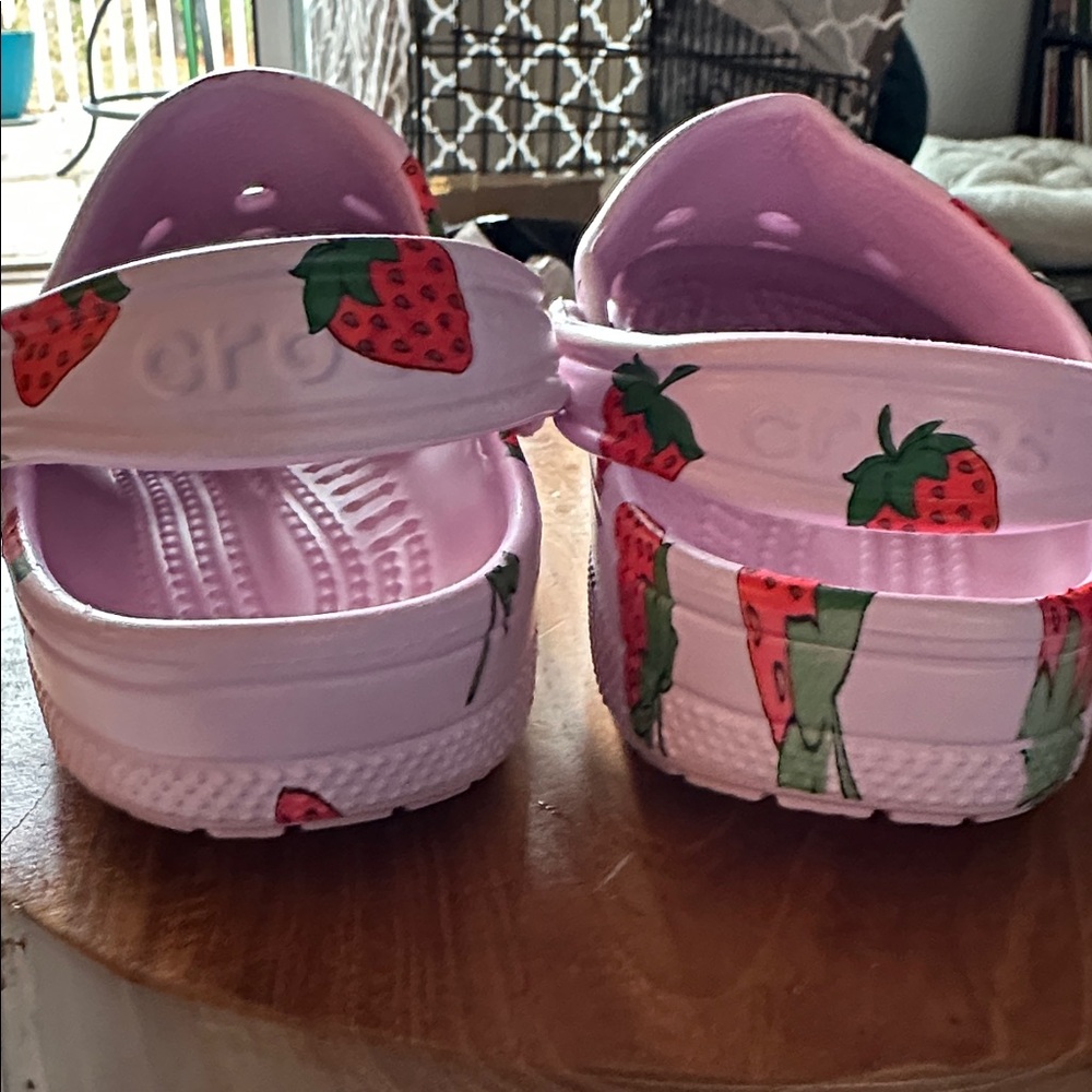 CROCS Pink Clogs with strawberries perfect condition - Picture 4 of 8